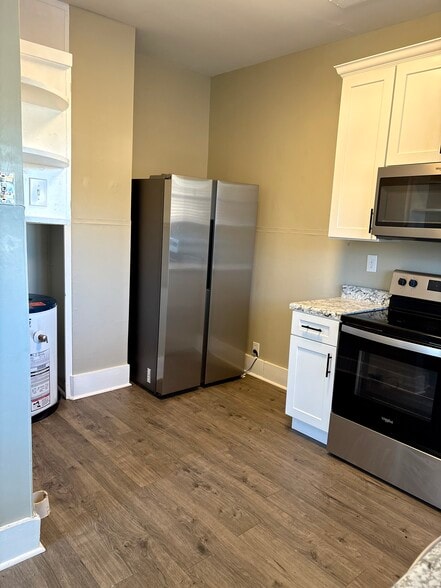 Kitchen - 517 Malone Cir