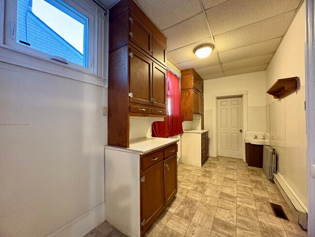 Building Photo - 1 Brown St