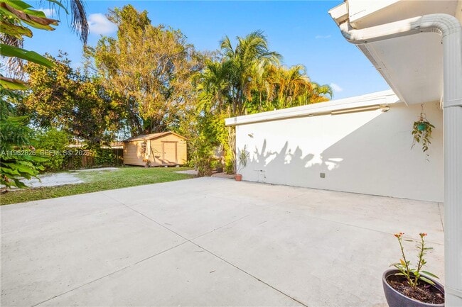 Building Photo - 6365 SW 33rd St