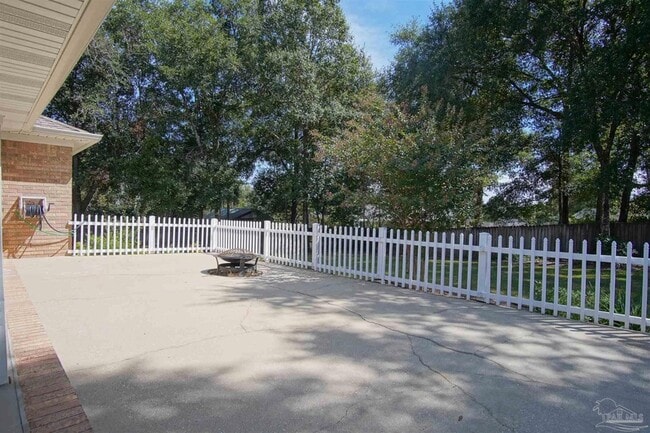 Building Photo - 5947 Grandview Dr
