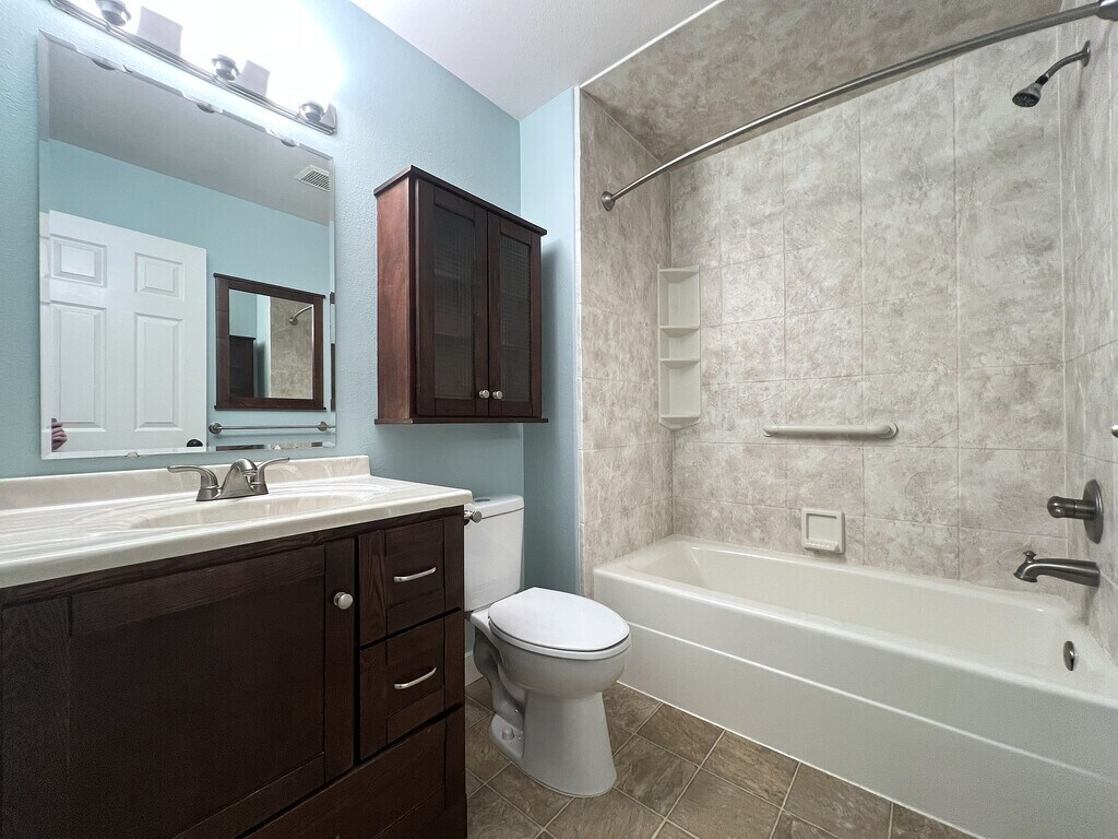 Building Photo - 2541 E Clarene Ct