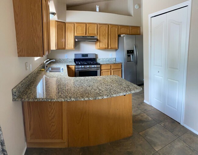 Building Photo - Nice 3 Bedroom 2 Bath Home with POOL and RV Parking
