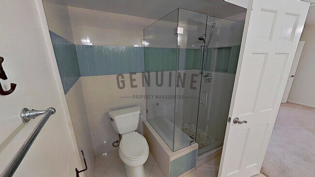 Building Photo - 2Bd 2Ba Spacious Newport Bay Front Condo