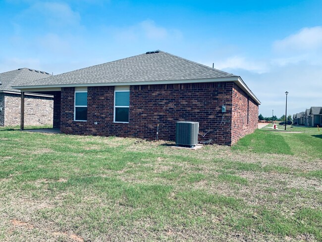 Building Photo - Newer Construction home in Tuttle!