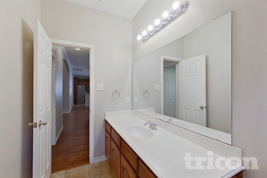 Building Photo - 1435 Red Wolf Dr