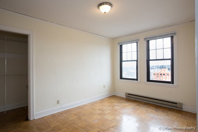 Building Photo - 1305 NE 43rd St