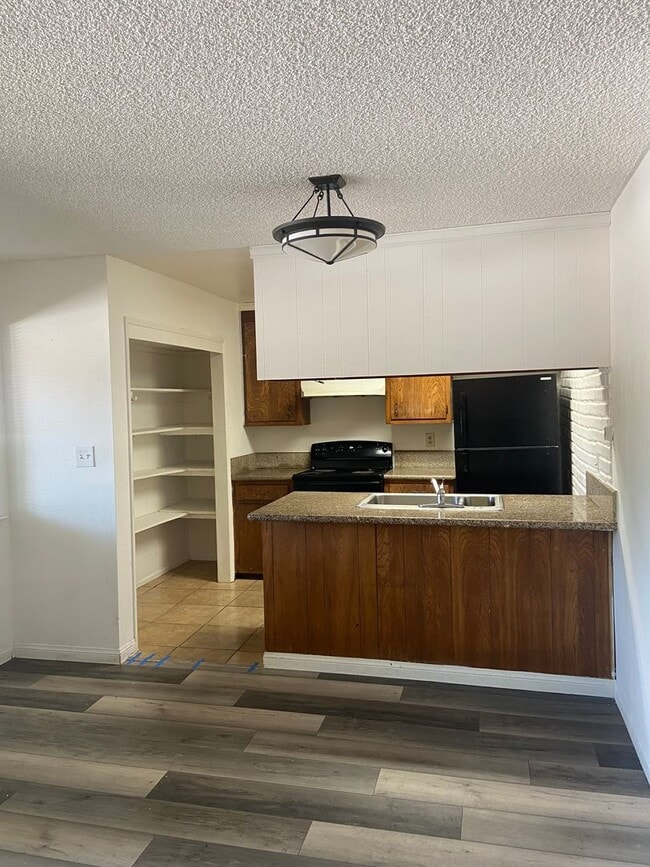 Building Photo - 2 Bdrm, 1 Bath Condo in Sacramento