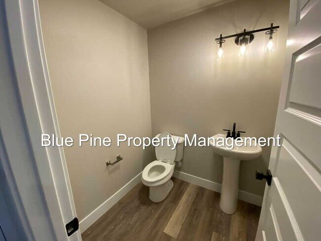Building Photo - 2890 Sunburst Dr