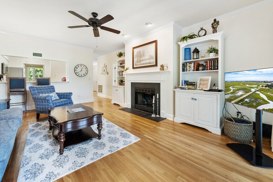Building Photo - 235 Golden Bear Dr