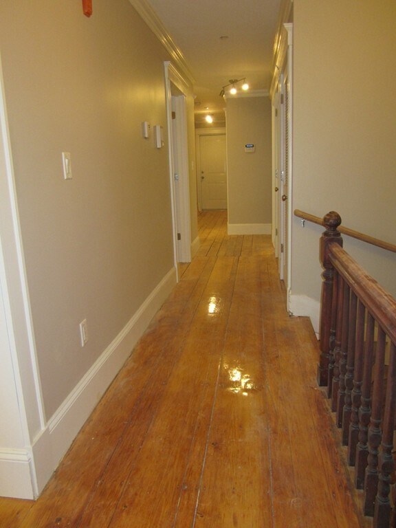 Building Photo - 6 Centre St