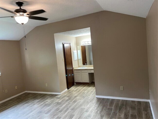 Building Photo - 21311 Meadowhill Dr