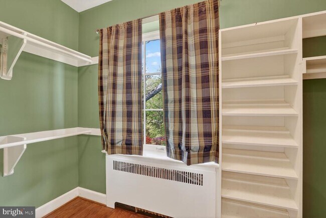 Building Photo - 5553 Little Falls Rd