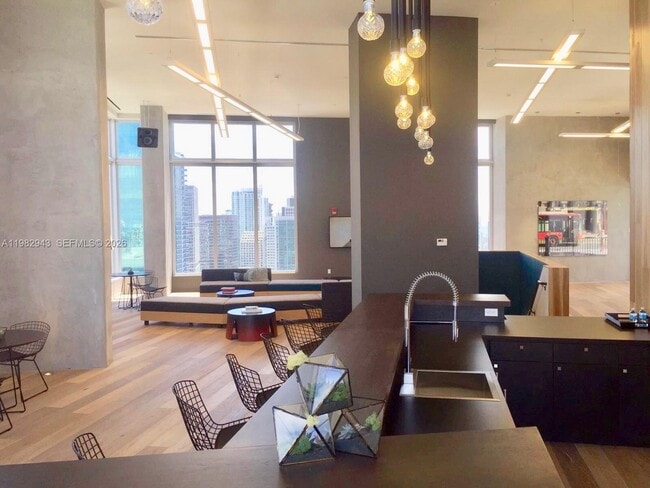 Building Photo - 151 SE 1st St