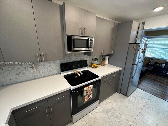 Building Photo - 2278 SE 27th Dr