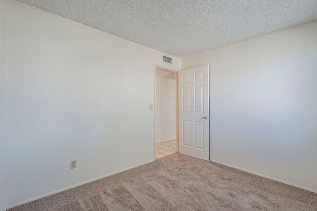 Building Photo - Cozy East Tucson 3-Bedroom with Private Ya...