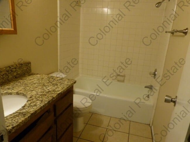Building Photo - 1 bedroom 1 bathroom apartment for rent, granite, central heat and air, community laundry room on...