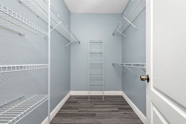 Building Photo - 2 Bedroom/2 Bath Condo with Garage and Pool view in Grand Reserve at Kirkman Parke