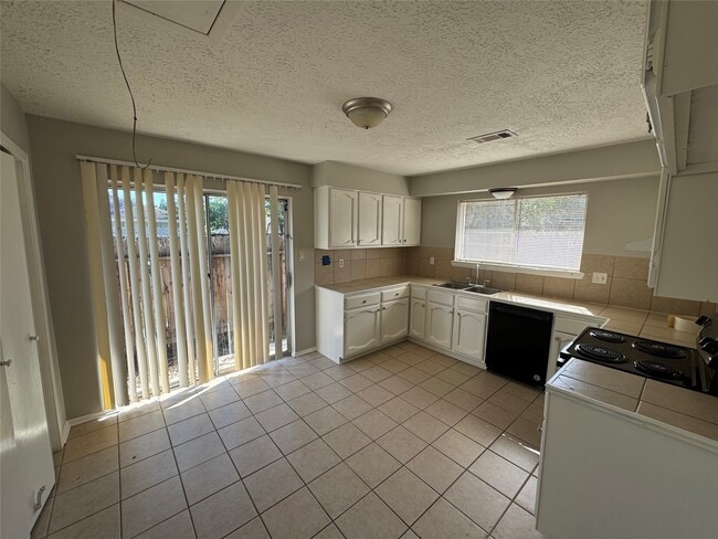 Building Photo - 23227 Low Ridge Rd