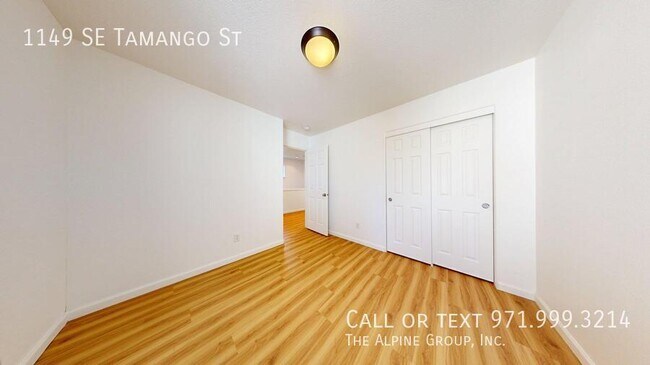 Building Photo - 1149 SE Tamango St
