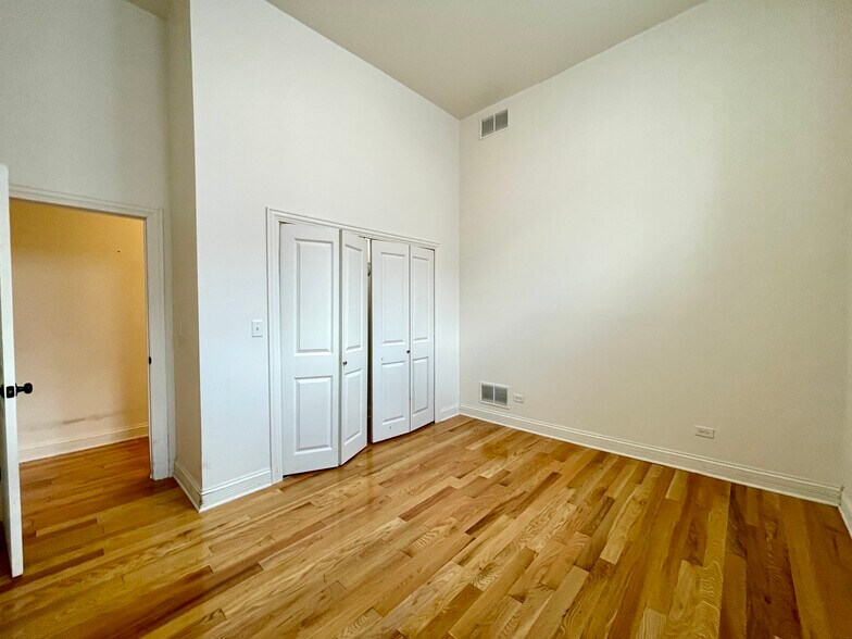 Building Photo - 1000 N Mozart St