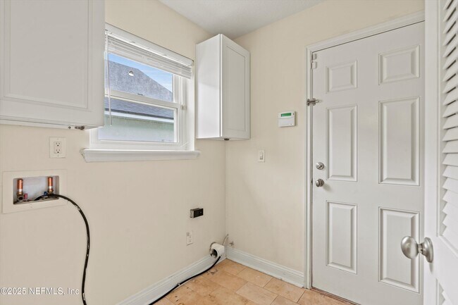 Building Photo - 5930 Green Pond Dr