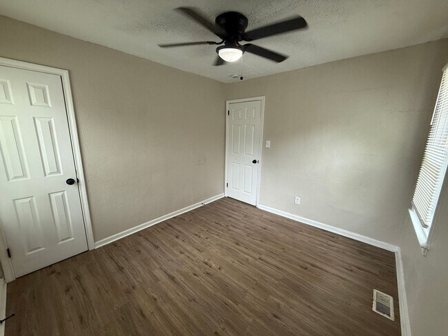 Building Photo - Fully Renovated 3-Bedroom Home – Move-In R...