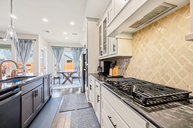 Building Photo - 2106 Stargrass Dr