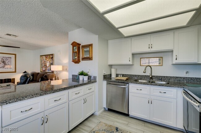 Building Photo - 1005 Sulphur Springs Ln