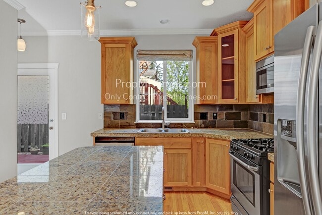 Building Photo - 3117 SW 173rd Ave