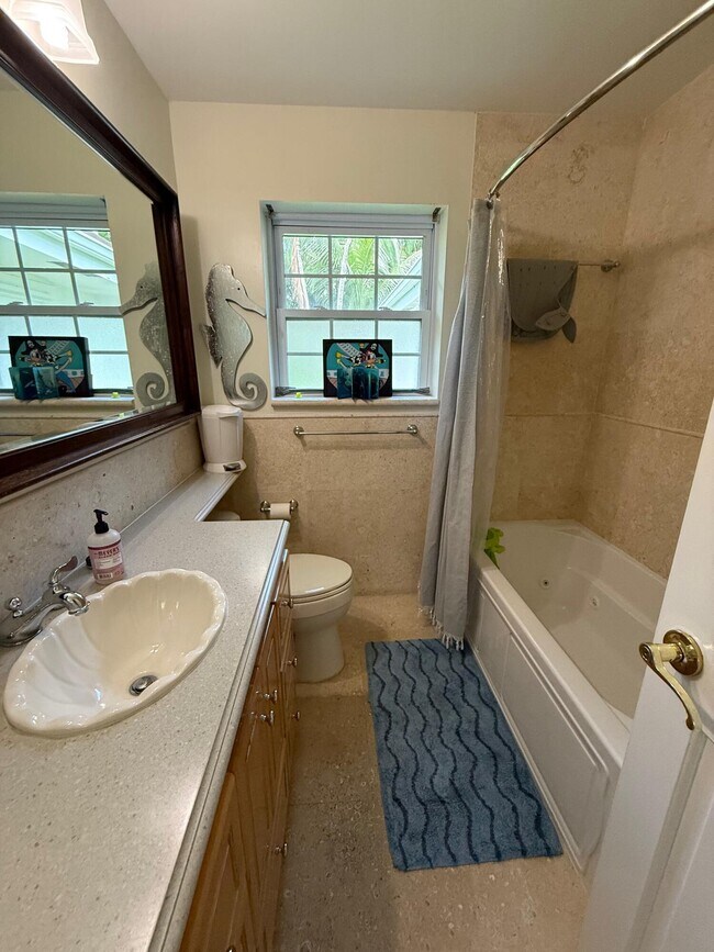 Building Photo - 222 Miraflores Dr