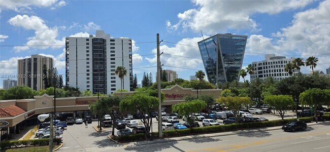 Building Photo - 20201 NE 29th Ct