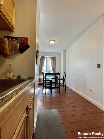 dining area - 462 Park Dr