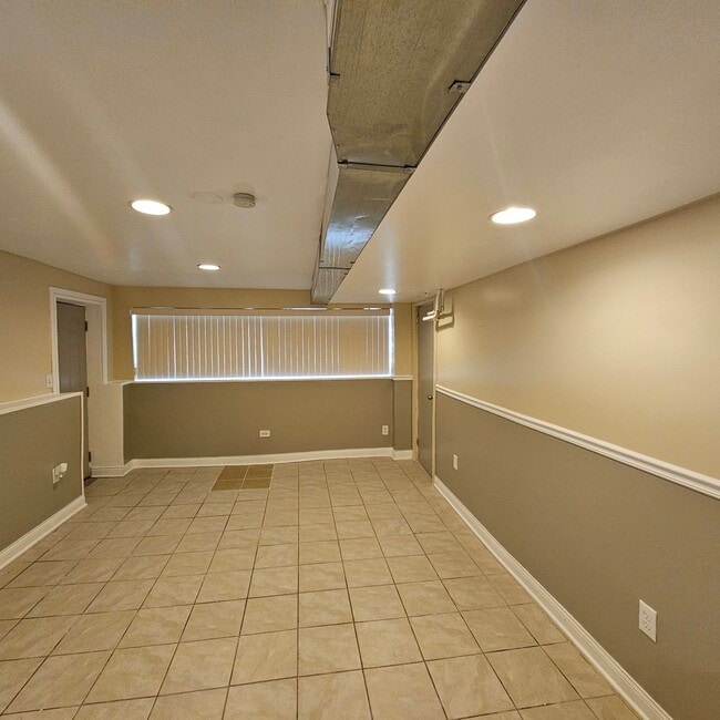 Building Photo - 1831 S 61st Ct