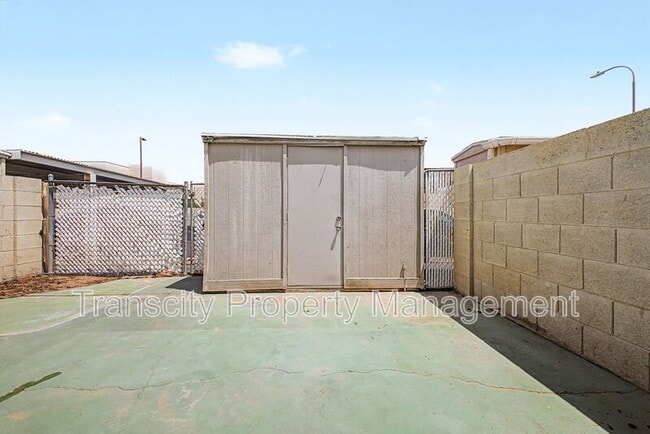 Building Photo - 225 N Standage