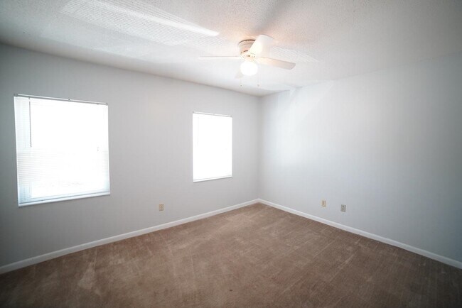 Building Photo - 2325 W Pensacola St