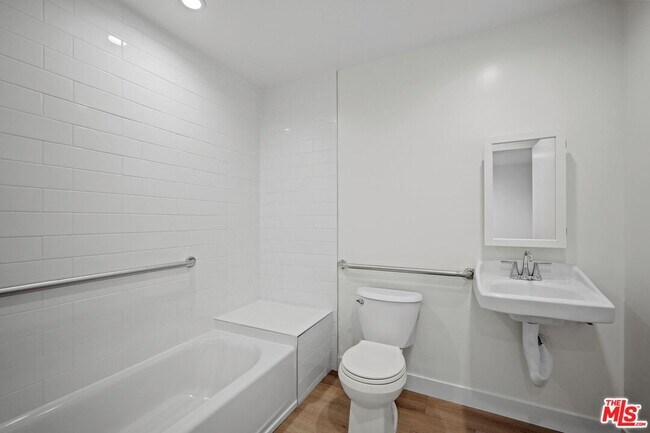 Building Photo - 1439 Armacost Ave