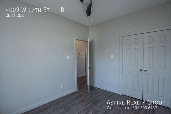 Building Photo - Modern, Updated 2 Bedroom Duplex