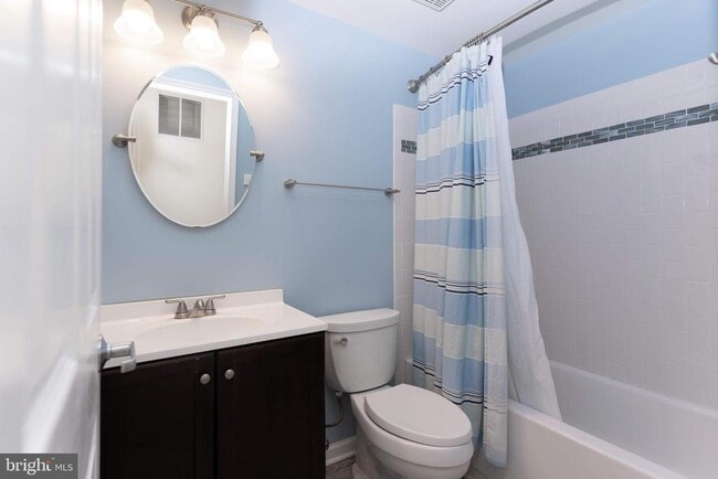 Building Photo - 310 Sedgwick Ct