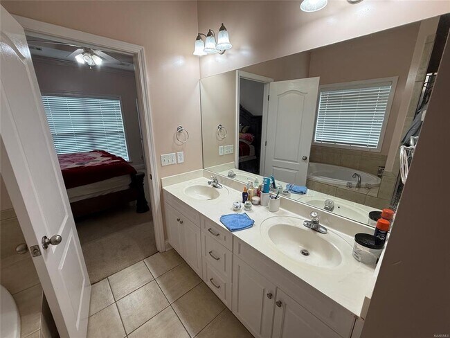 Building Photo - 9832 Helmsley Cir