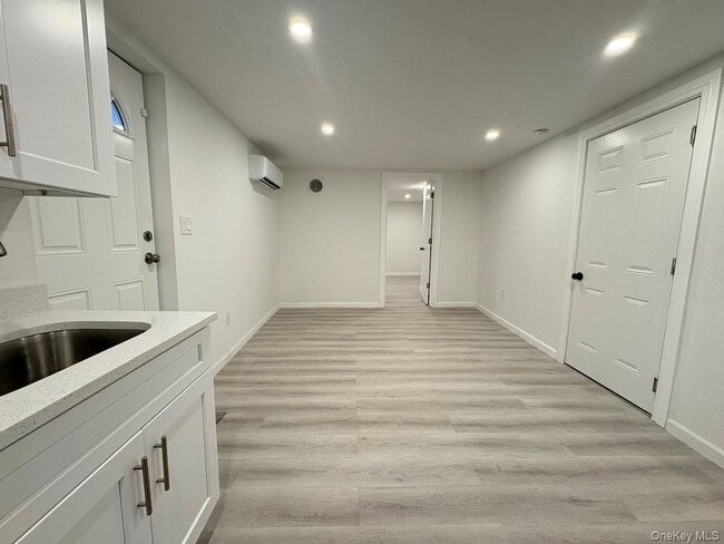 Building Photo - 69-16 Almeda Ave