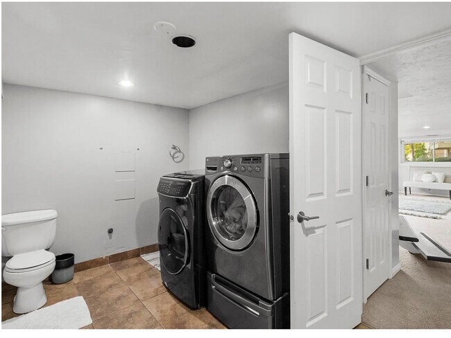 Building Photo - Olympus Cove Home Tucked In to the Benches! Near Park, Schools, Hiking and Skiing!