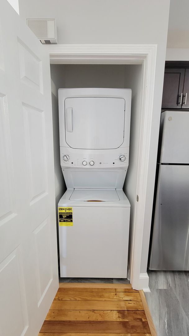 Building Photo - Beautiful Downtown Apartment for Rent!