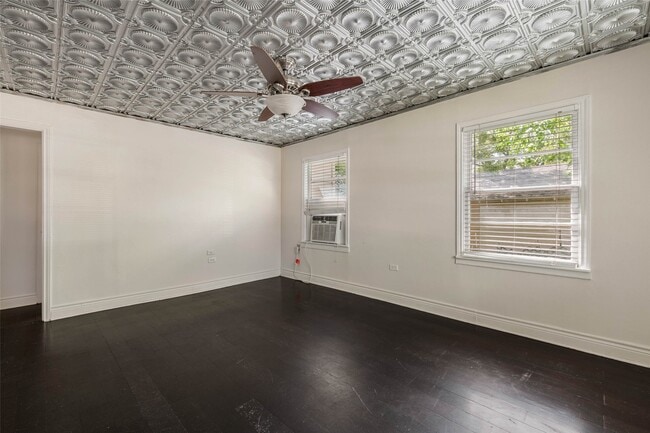 Building Photo - 1116 Kettler St