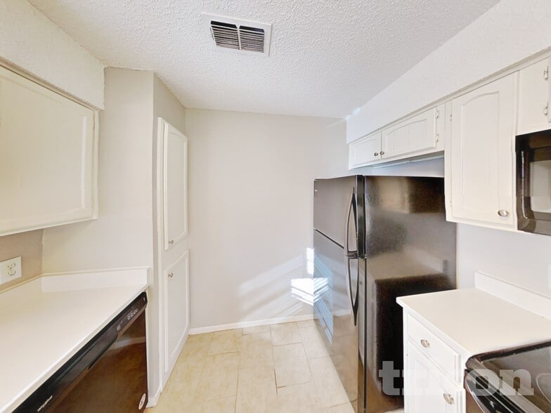 Building Photo - 3029 Meadowmoor St