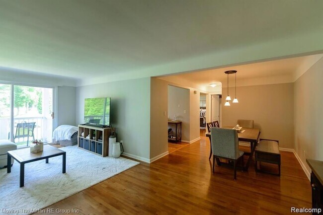 Building Photo - 487 N Eton St