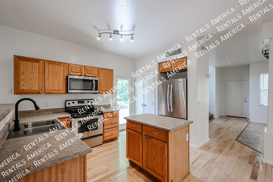 Building Photo - 1491 S Swallow Ln