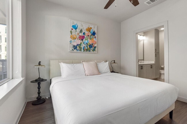 Building Photo - 5820 1/2 Cameron Rd