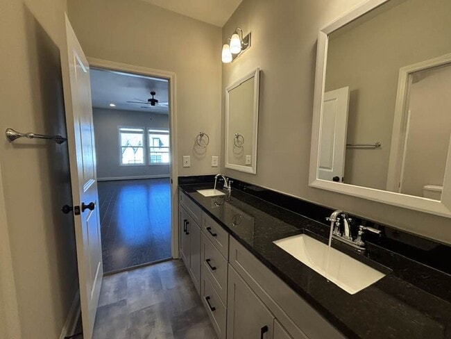 Building Photo - 999 Lennox Blvd