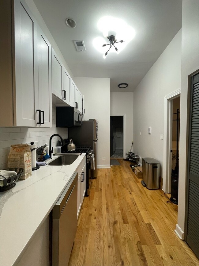 Building Photo - 1112 W 18th St