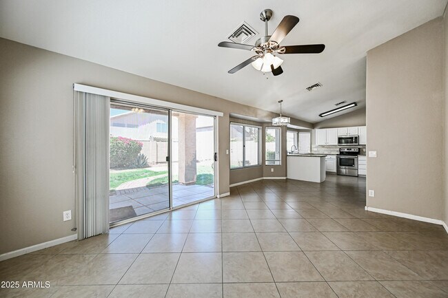 Building Photo - 3830 E Tanglewood Dr